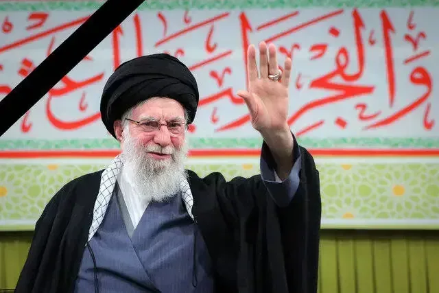 زندگی‌نامه حضرت آیت‌الله سیدعلی خامنه‌ای