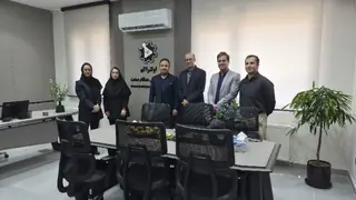 رئیس پارک علم و فناوری قزوین از شرکت دانش‌بنیان بنیان شیمی همگام صنعت بازدید کرد