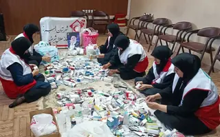 جمع‌آوری و آماده‌سازی داروهای اهدایی مردم در طرح «مرهم زائر» هلال‌احمر قزوین