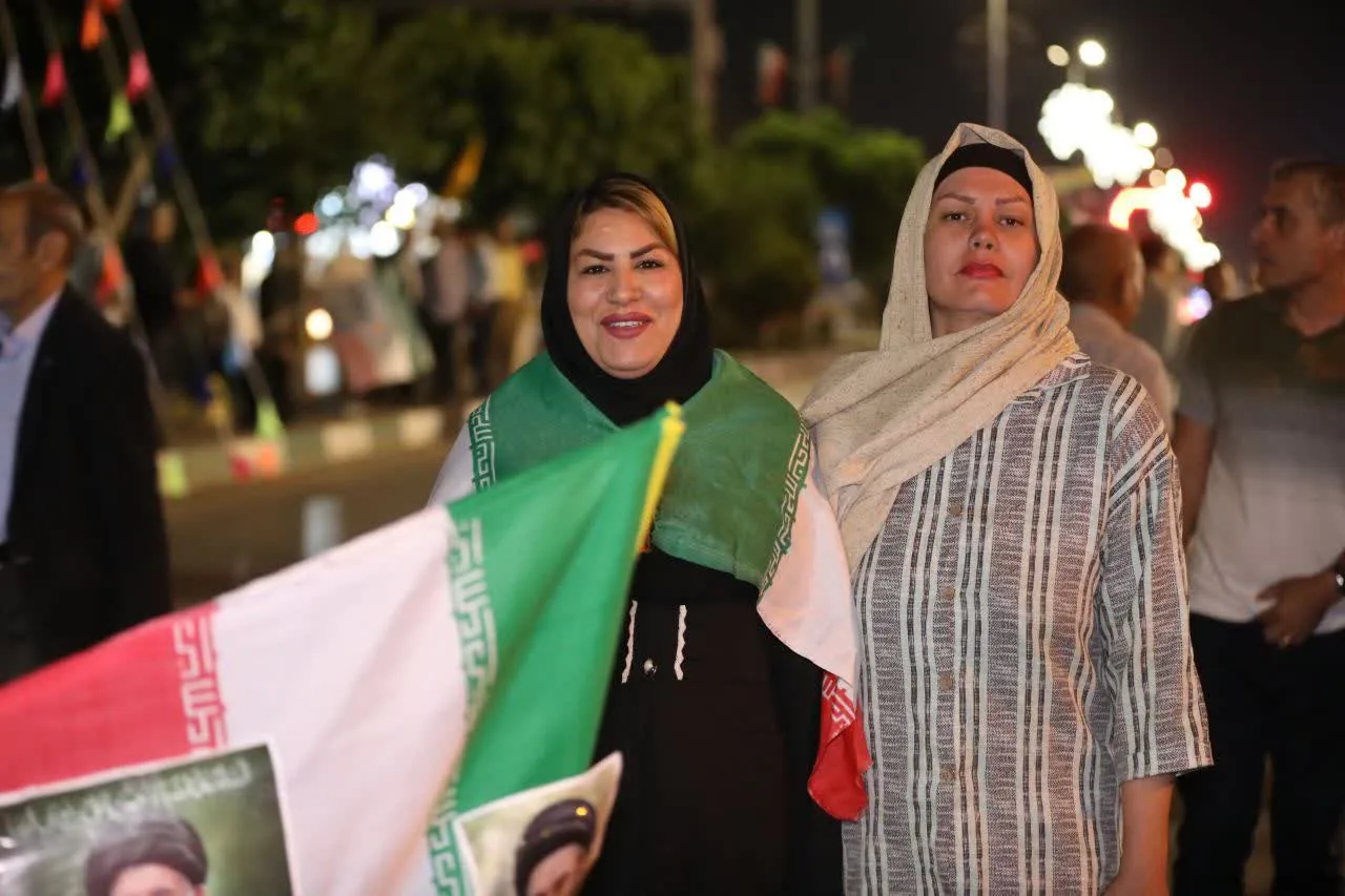 آبیک در روزی متفاوت؛ اجتماع بزرگ مردم ولایی با حضور گسترده شهروندان