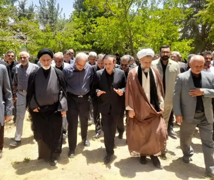 حضور مدیرعامل شرکت گاز قزوین در مراسم تجدید بیعت با رهبر انقلاب در روستای آقابابا