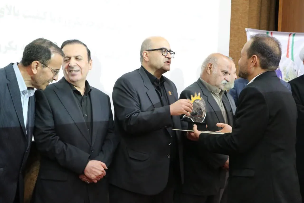 گزارش تصویری تجلیل از ۲۵ برگزیده ملی و استانی بخش کشاورزی قزوین با حضور مسئولان کشوری و استانی