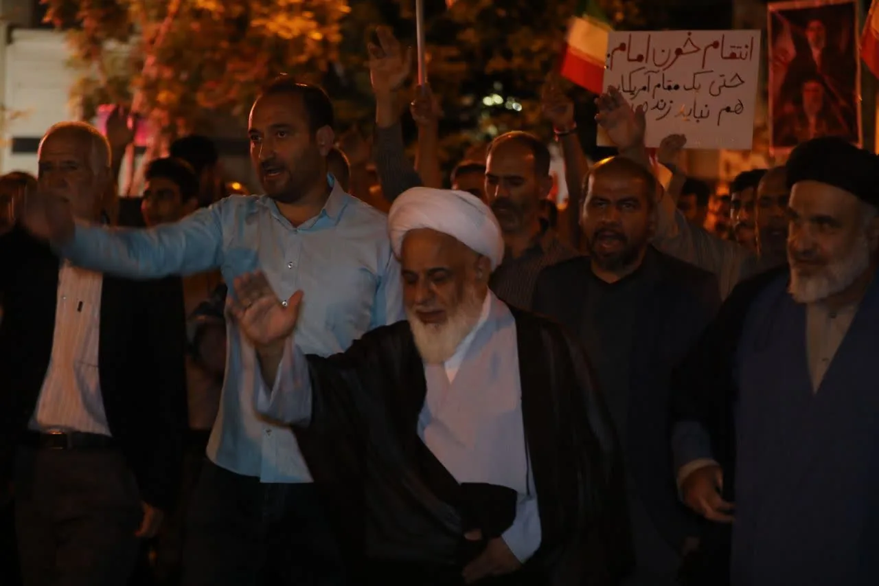 آبیک در روزی متفاوت؛ اجتماع بزرگ مردم ولایی با حضور گسترده شهروندان