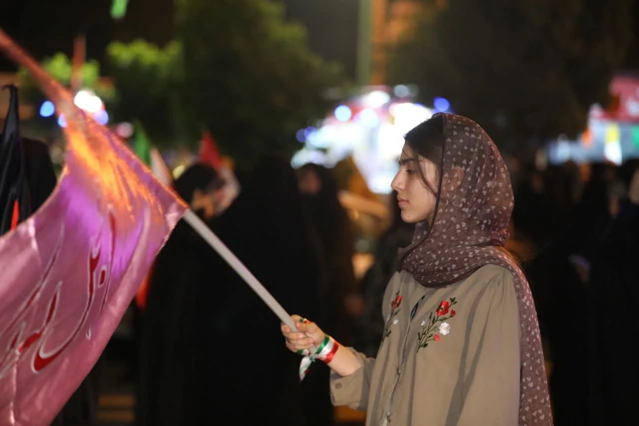 آبیک در روزی متفاوت؛ اجتماع بزرگ مردم ولایی با حضور گسترده شهروندان