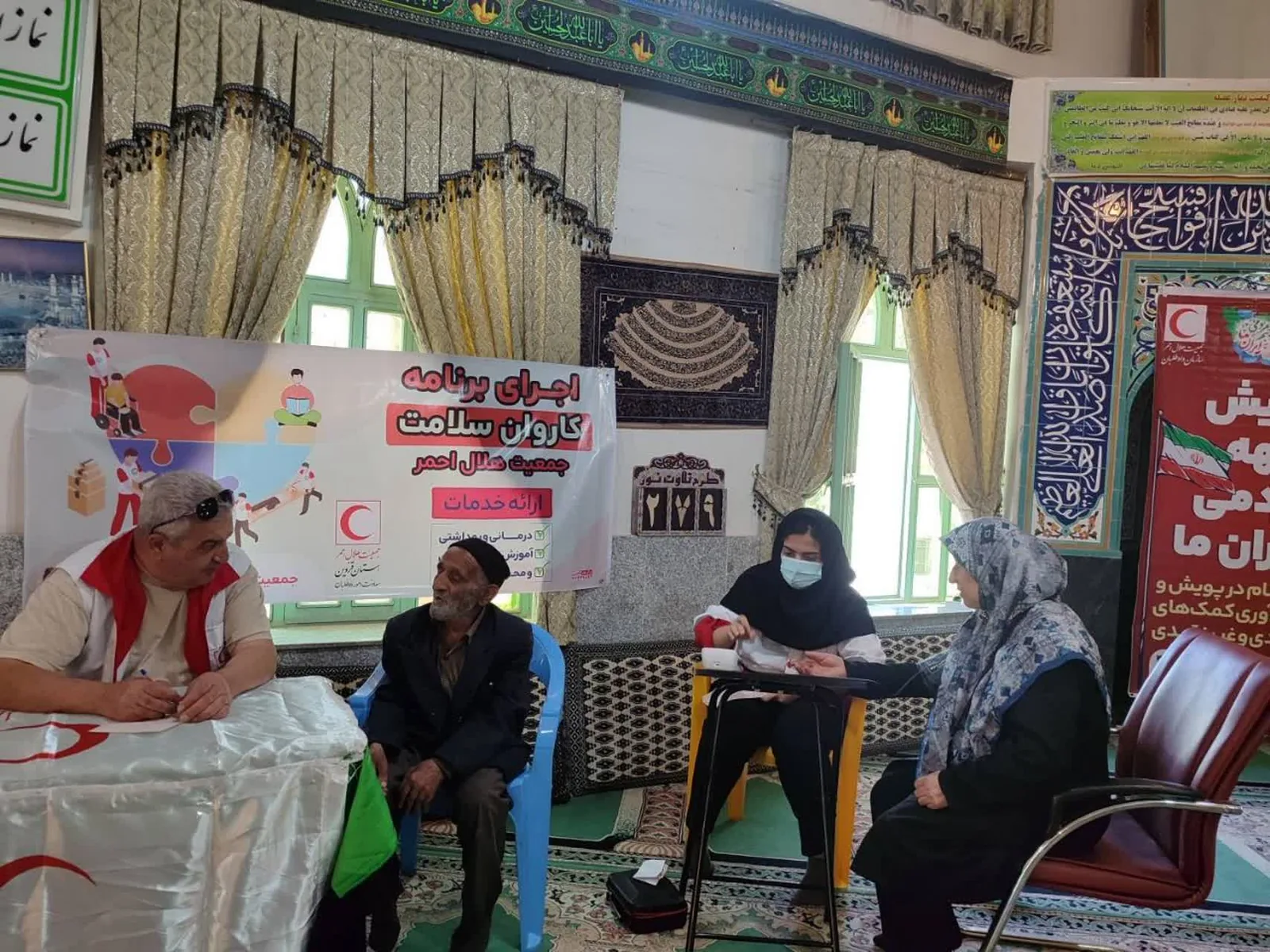 برپایی کاروان سلامت هلال‌احمر در روستای اندج الموت شرقی با ارائه خدمات رایگان پزشکی