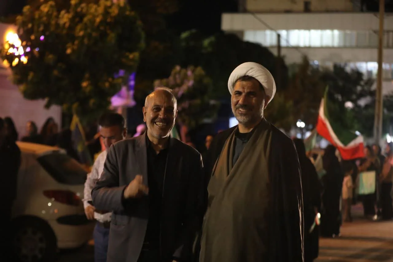 آبیک در روزی متفاوت؛ اجتماع بزرگ مردم ولایی با حضور گسترده شهروندان