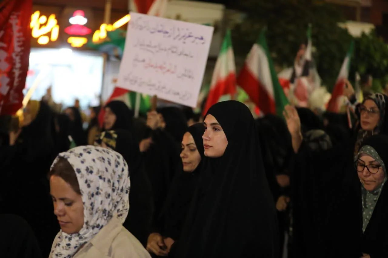 آبیک در روزی متفاوت؛ اجتماع بزرگ مردم ولایی با حضور گسترده شهروندان