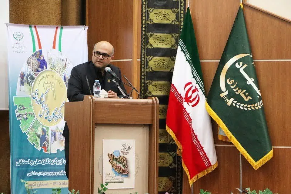گزارش تصویری تجلیل از ۲۵ برگزیده ملی و استانی بخش کشاورزی قزوین با حضور مسئولان کشوری و استانی
