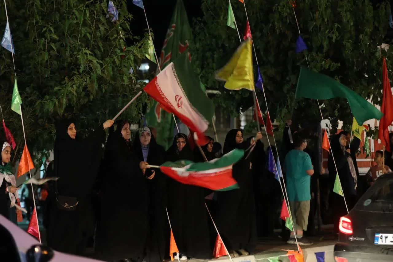 آبیک در روزی متفاوت؛ اجتماع بزرگ مردم ولایی با حضور گسترده شهروندان