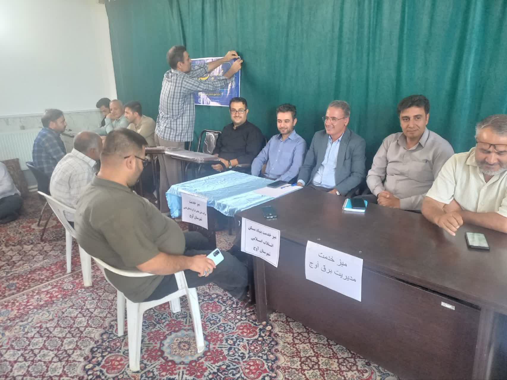 میز خدمت بنیاد مسکن آوج در نماز جمعه برگزار شد