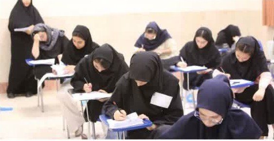 بازدید رئیس دانشگاه آزاد قزوین از حوزه کنکور سراسری
