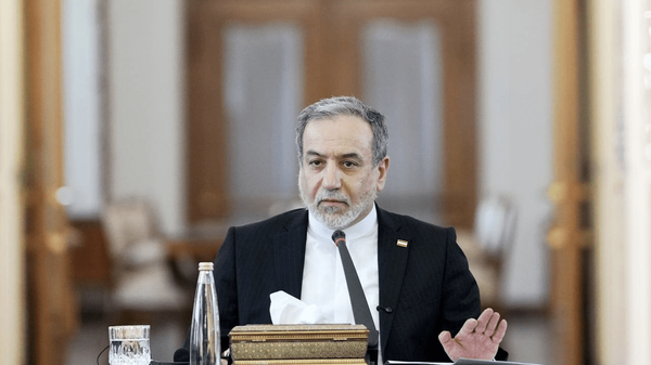 پاسخ عراقچی به تهدید ترامپ برای شروع عملیات اقتصادی علیه ایران