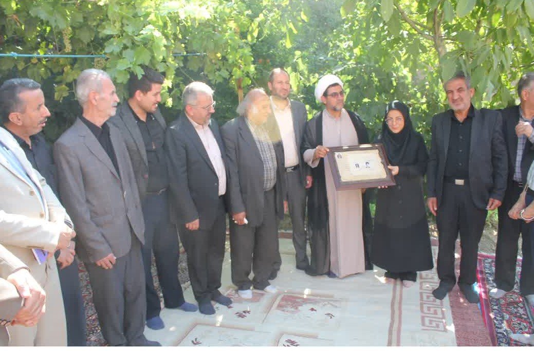 رونمایی از سند هویتی شهید لشگری در ضیاآباد