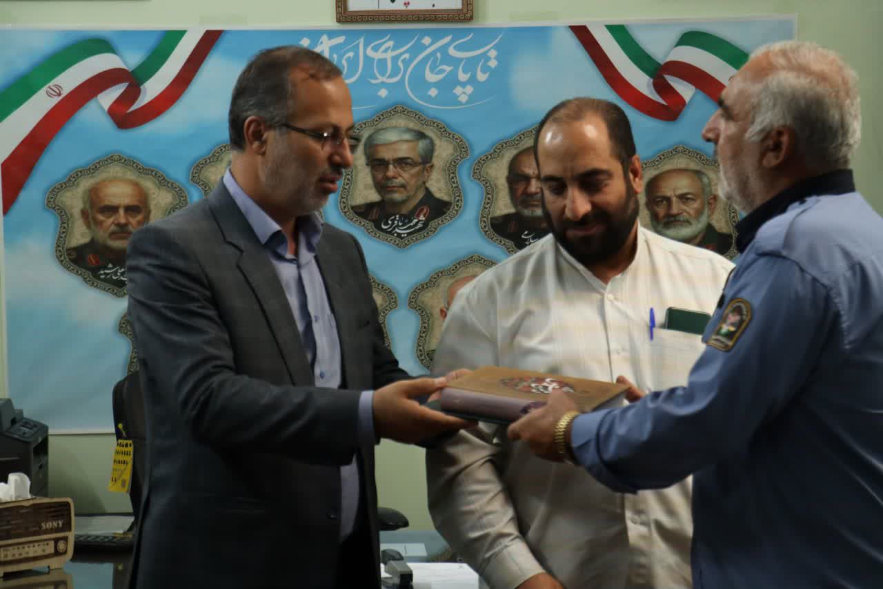 تقدیر از همکار فعال مذهبی زندان مرکزی قزوین