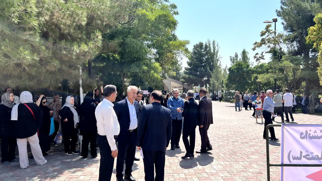 بازدید رئیس دانشگاه امام خمینی(ره) از حوزه آزمون کارشناسی