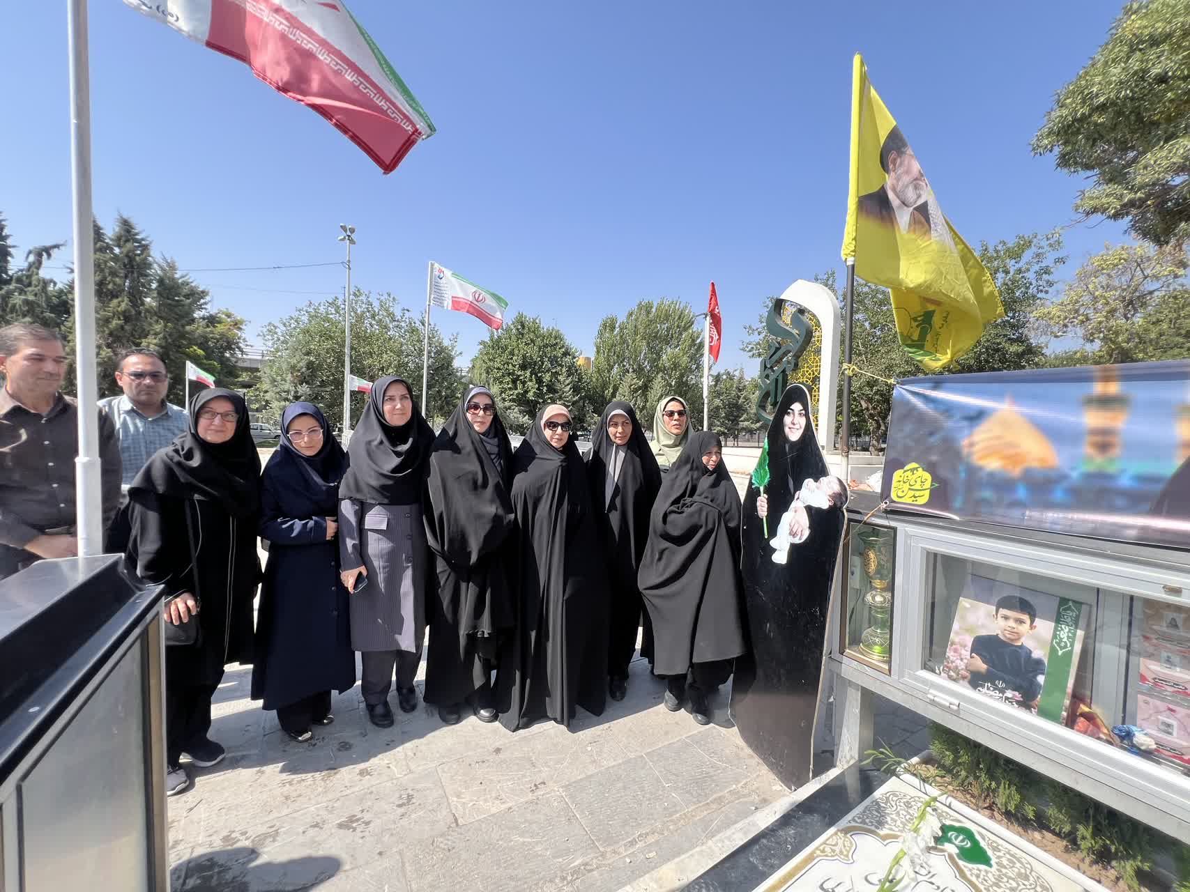 تجدید میثاق کارکنان استاندارد قزوین با شهدا در هفته دولت