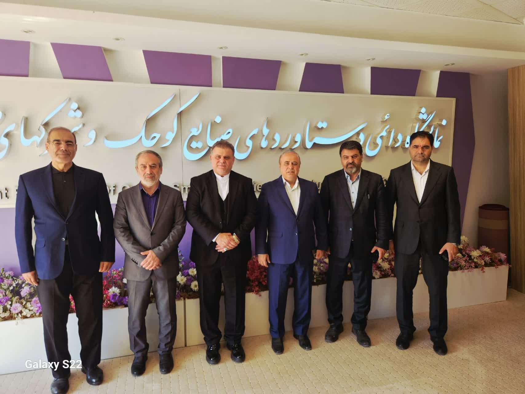بازدید سرکنسول ایران در کازان از نمایشگاه صنایع کوچک قزوین
