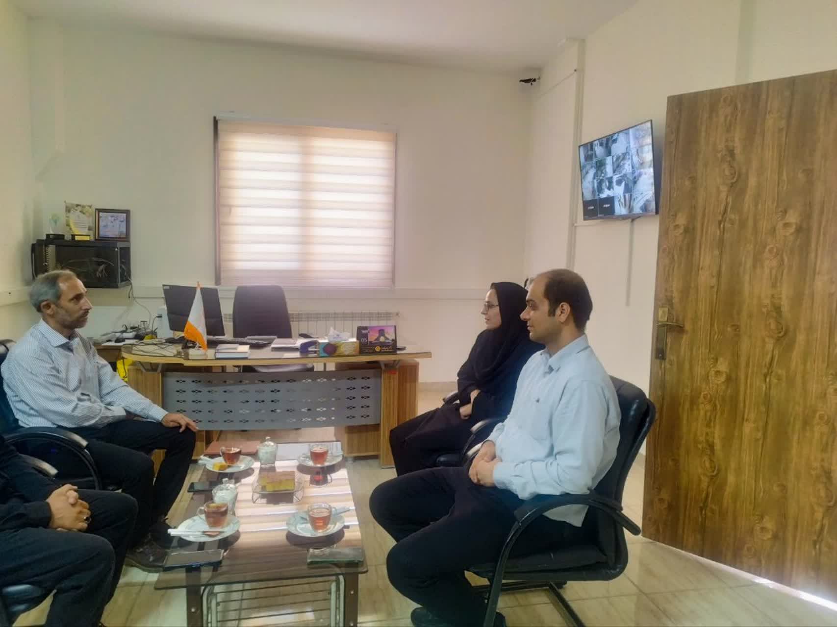 دیدار فرمانده بسیج ادارات با رئیس بهزیستی تاکستان؛ بررسی ظرفیت‌های همکاری مشترک