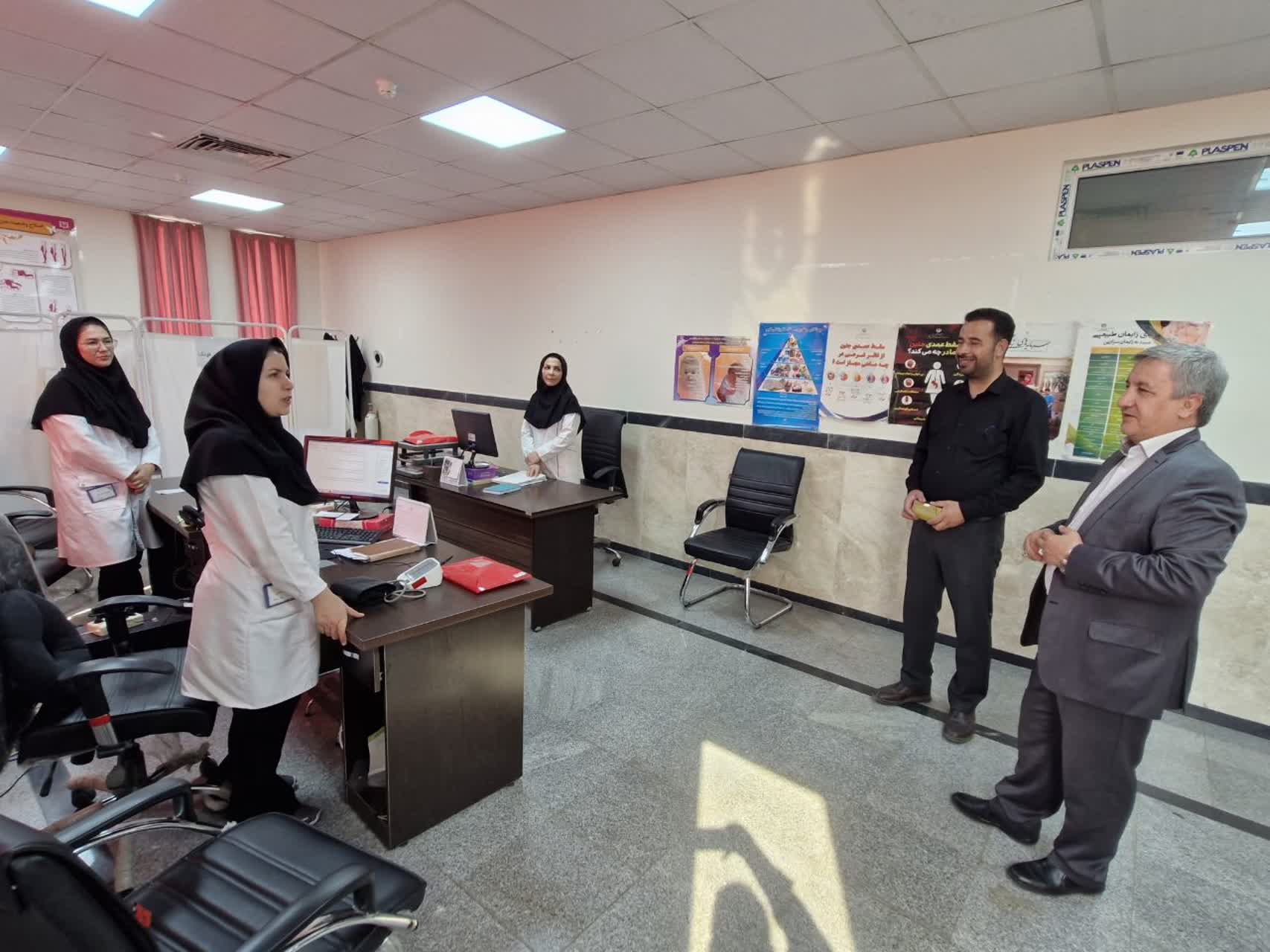 بازدید فرماندار تاکستان از مرکز سلامت ولیعصر(عج)