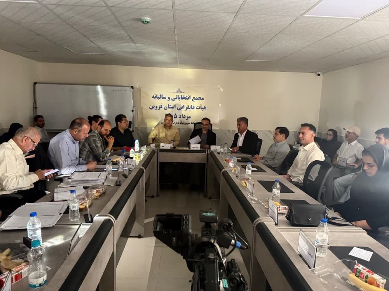 علی احدی با رأی قاطع مجمع، چهار سال دیگر رئیس هیات قایقرانی قزوین شد