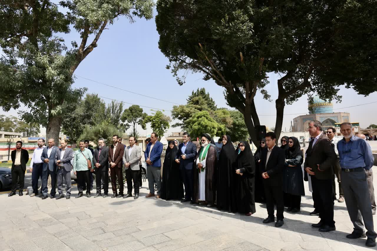 مسئولان قزوین با شهدای استان تجدید میثاق کردند