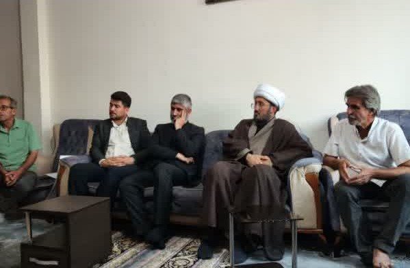 مسئولان تاکستان با دو جانباز و آزاده سرافراز دیدار کردند