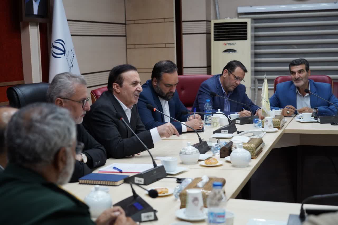 مشکل مسکن خانواده شهدا و ایثارگران سریع حل شود