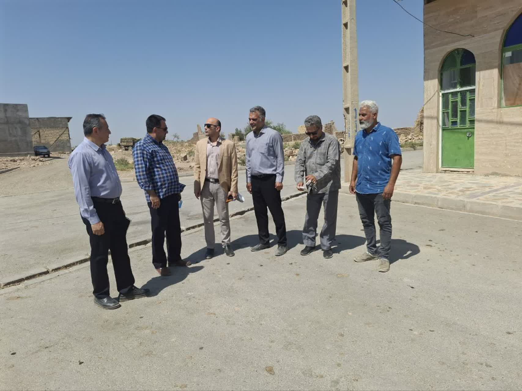 بهسازی معابر روستای جنگ‌زده تتنک در مسیر پایانی