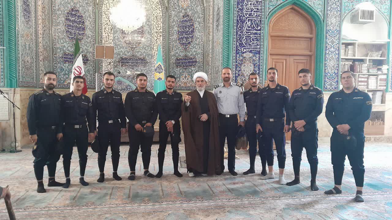 حضور سربازان اردوگاه کاردرمانی قزوین در نماز جمعه بوئین‌زهرا
