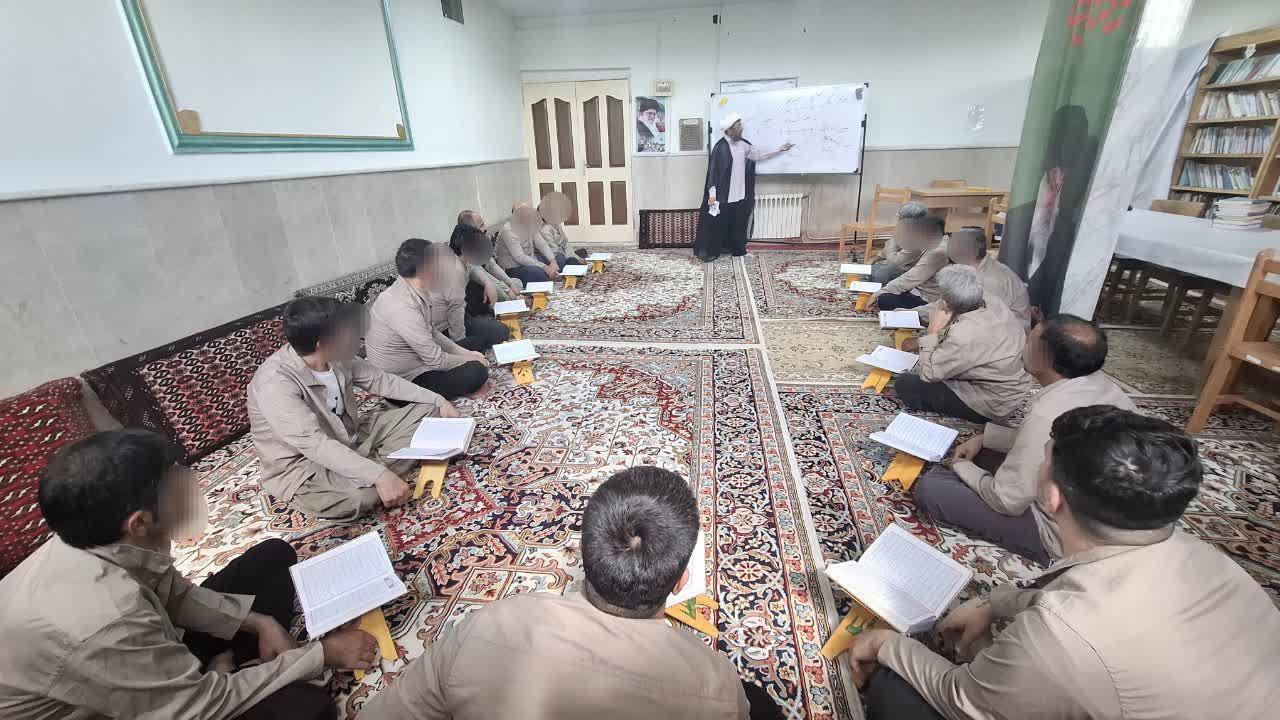 برگزاری کلاس حفظ و قرائت قرآن در اردوگاه کاردرمانی قزوین
