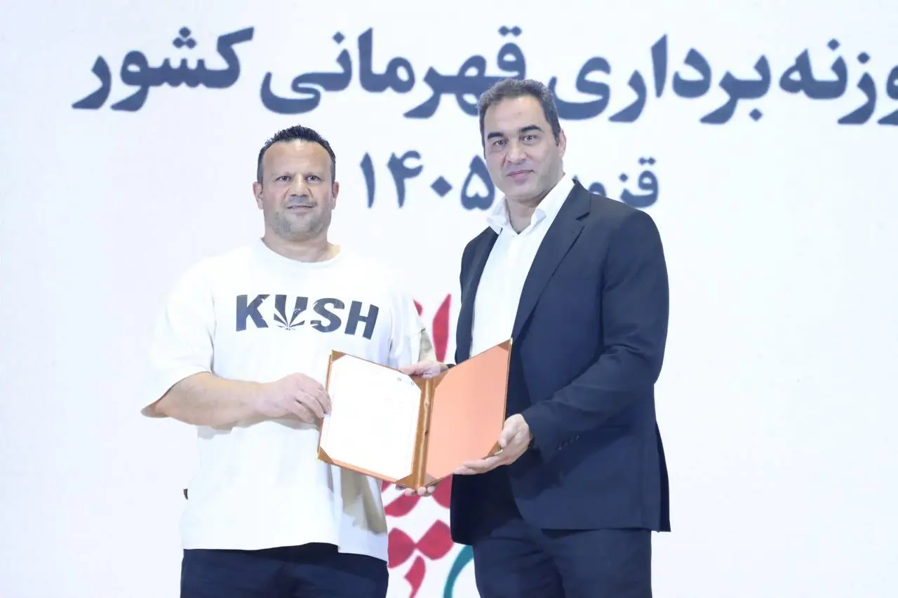 تقدیر از پیشکسوت وزنه‌برداری جهان در دانشگاه آزاد قزوین
