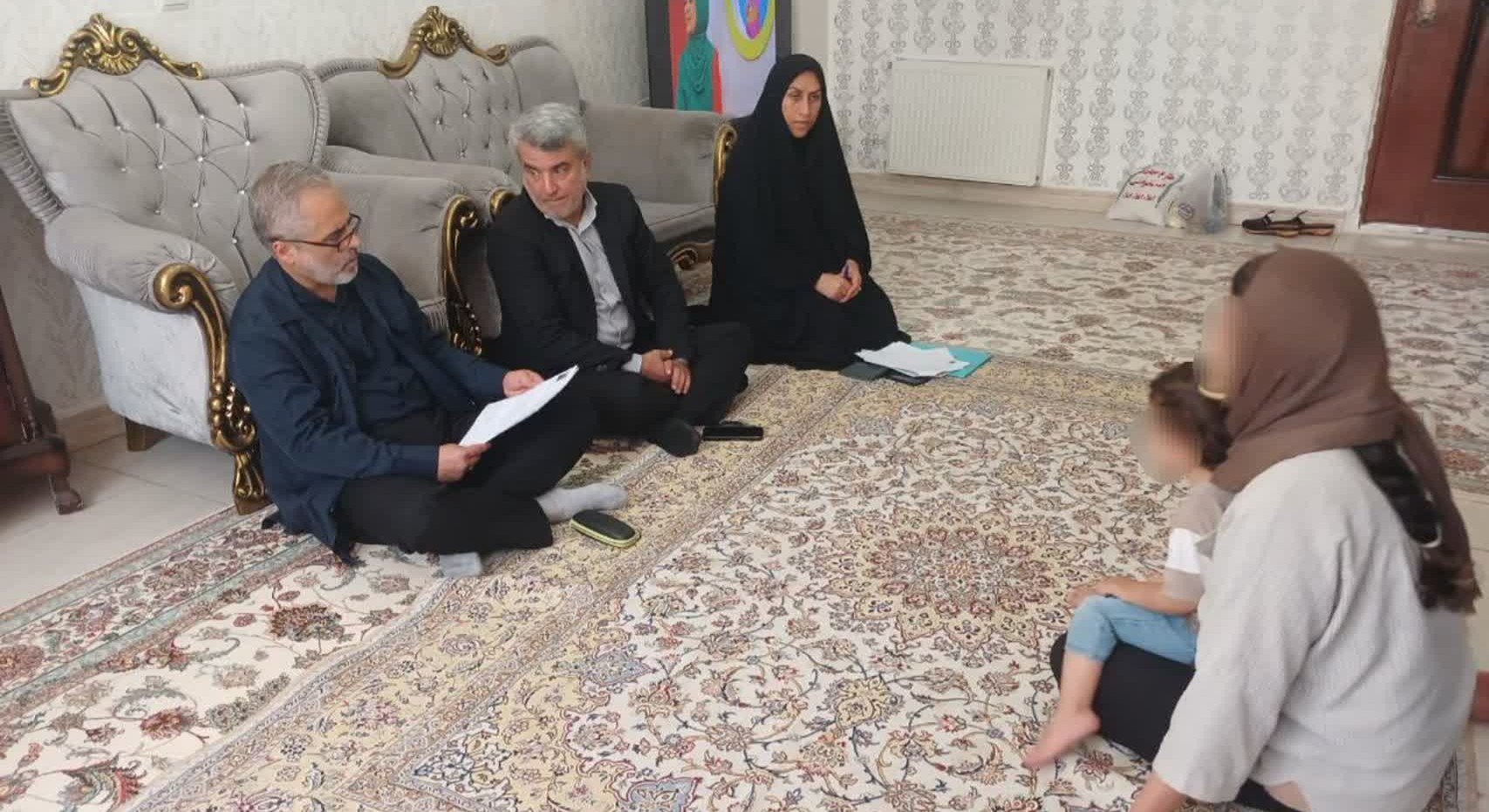 بازدید مدیرکل زندان‌های قزوین از منازل خانواده‌های زندانیان