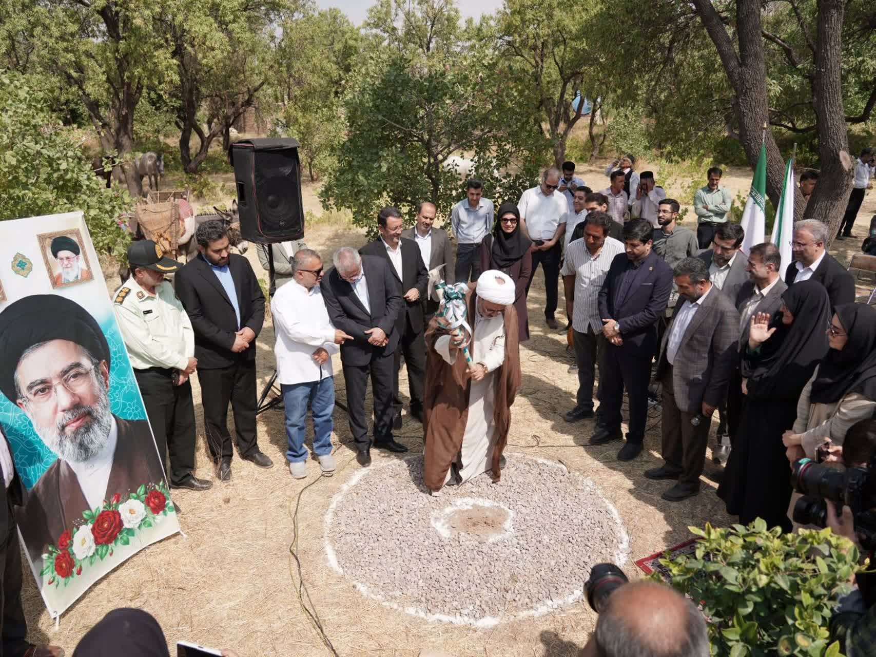 آغاز احداث باغ‌پارک ۱۸ هکتاری «قرادآباد»