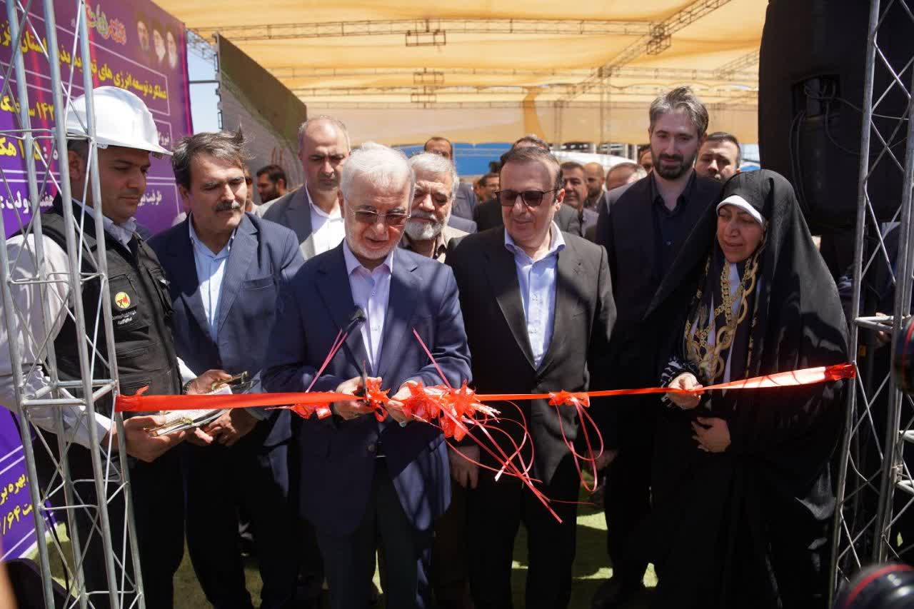 افتتاح ۴۲ مگاوات نیروگاه خورشیدی در قزوین
