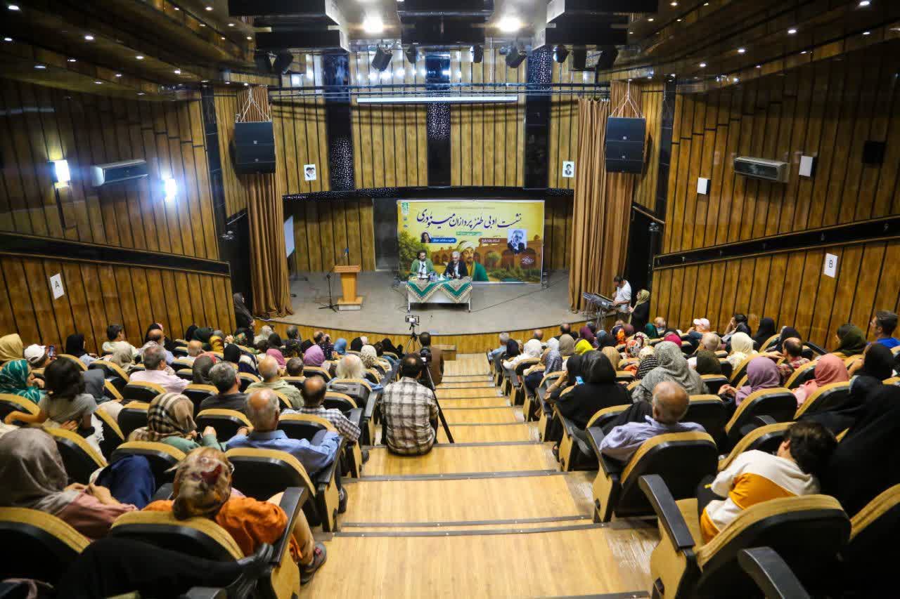 نشست «طنزپردازان مینودری» در قزوین برگزار شد