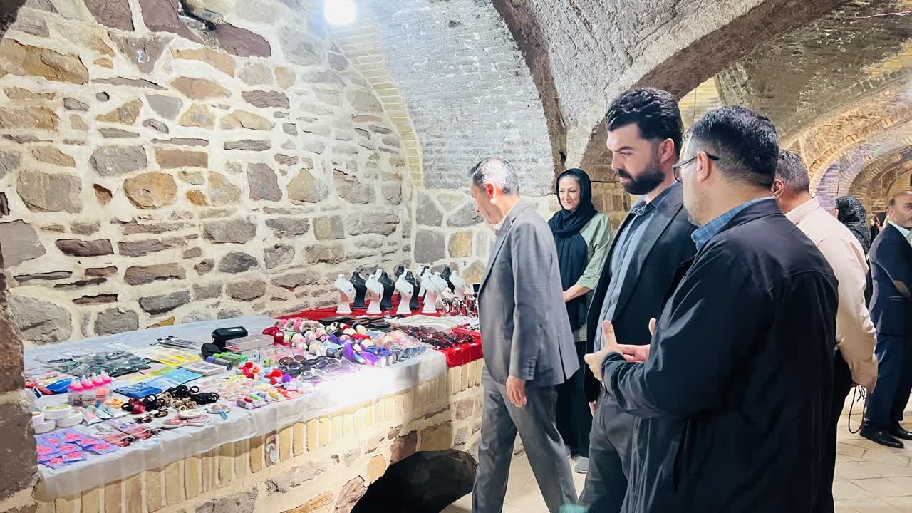 نمایشگاه مشاغل خانگی در آوج برگزار شد
