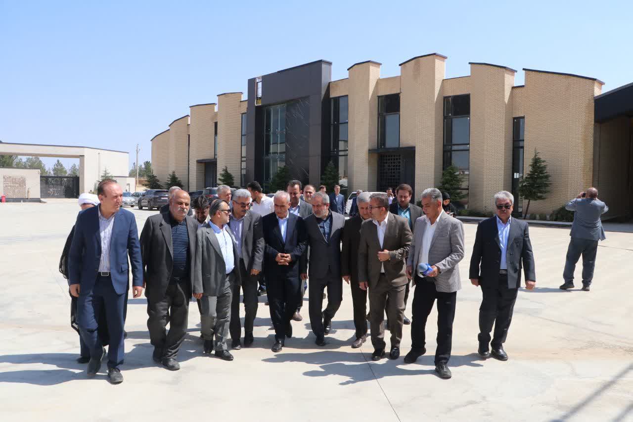 بازدید معاون وزیر جهاد کشاورزی از سردخانه تاکستان