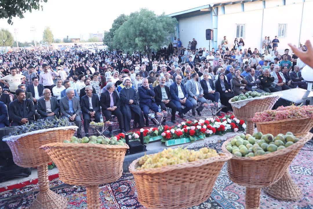 جشنواره گردو در ضیاآباد برگزار شد
