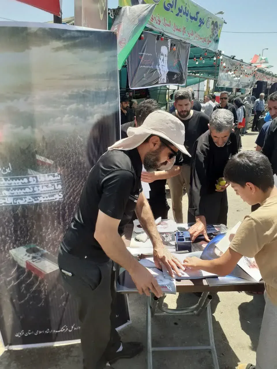برپایی موکب فرهنگی اداره‌کل فرهنگ و ارشاد اسلامی قزوین در مسیر بدرقه رهبر شهید