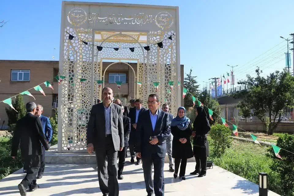 رئیس سازمان دامپزشکی کشور برای افتتاح طرح‌های دامپزشکی و تجلیل از برگزیدگان کشاورزی وارد قزوین شد