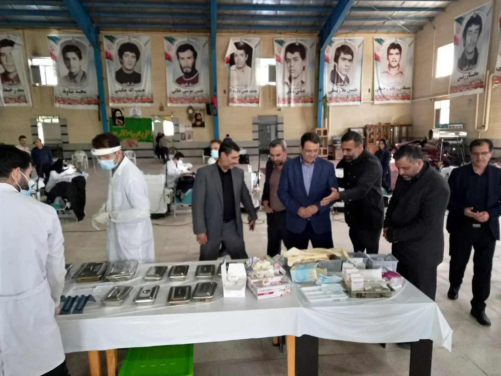 بازدید فرماندار قزوین از اردوی جهادی درمانگاه رایگان دندانپزشکی «بانیان مهر» در روستای آقابابا