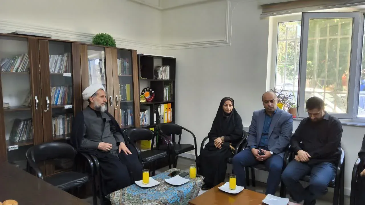 تقدیر نماینده ولی‌فقیه از خدمات بهزیستی قزوین در بازدید از مجتمع ۷۲ تن