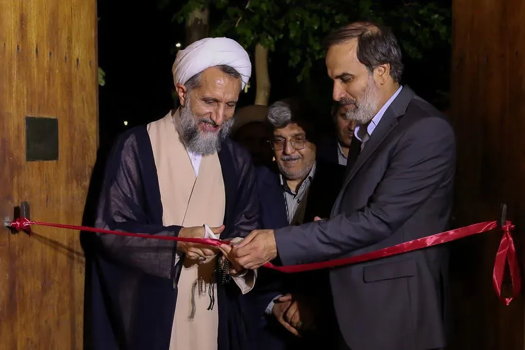 نمایشگاه آثار منتخب جشنواره‌های ملی رضوی و نقاشی‌خط آیات در قزوین افتتاح شد