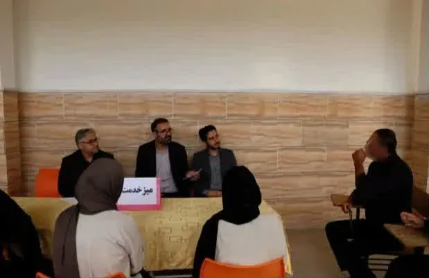 برگزاری میز خدمت قضایی در زندان بویین‌زهرا با حضور رئیس‌کل دادگستری و دادستان شهرستان
