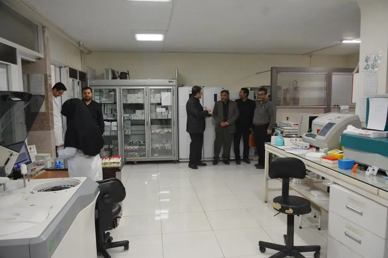 مدیرکل کمیته امداد قزوین از آزمایشگاه جهاد دانشگاهی بازدید کرد / توسعه همکاری‌ها برای ارتقای سلامت مددجویان