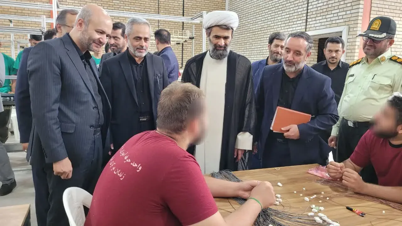 افتتاح کارگاه تولید قطعات الکتریکی و الکترونیکی در زندان مرکزی قزوین با اشتغال‌زایی برای ۱۰۰ زندانی