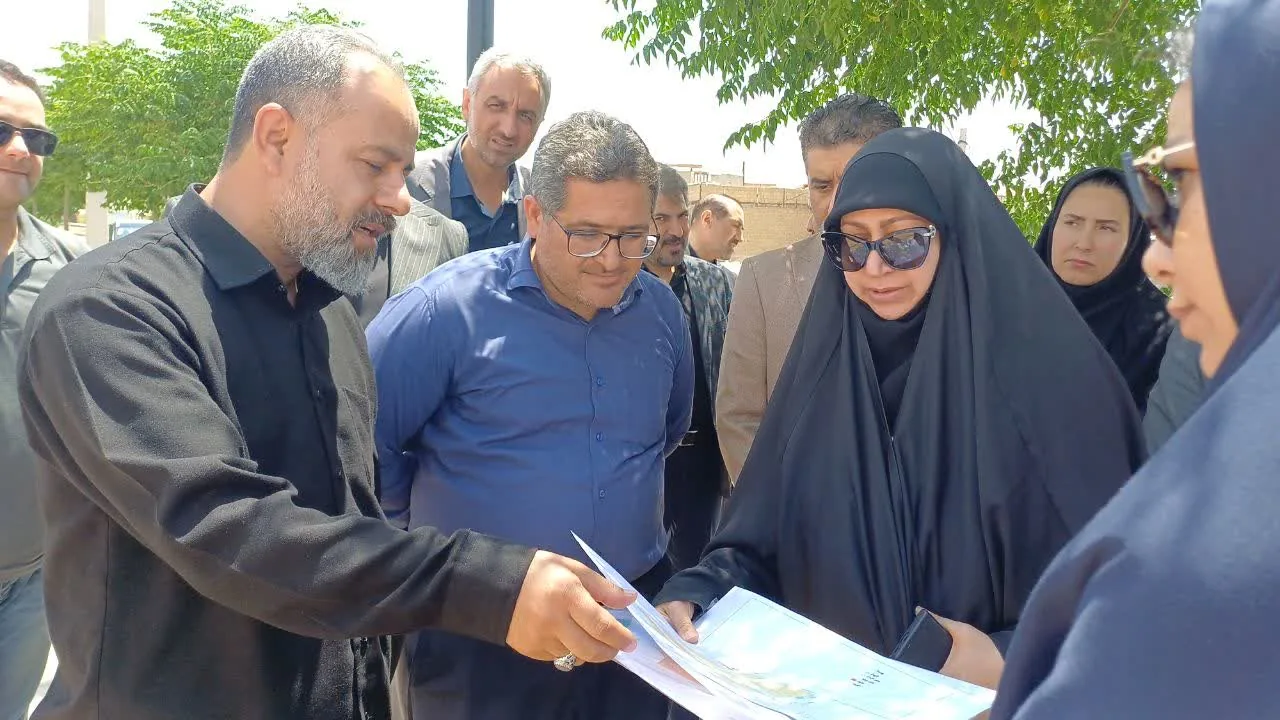 بازدید نظارتی دکتر محمدبیگی از سایت‌های «جوانی جمعیت» در آبیک؛ تأکید بر لزوم تسریع در ایجاد زیرساخت‌های آب، برق و گاز