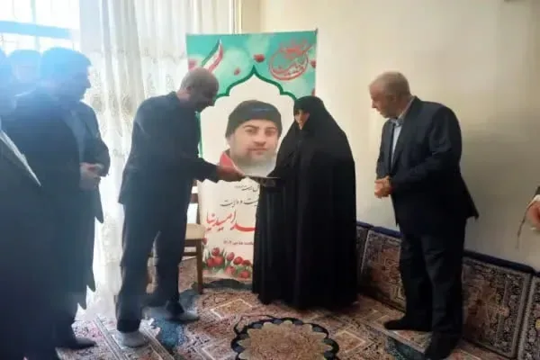 دیدار مسئولان قضایی و مشاور رئیس‌جمهور با خانواده شهدای اقتدار قزوین