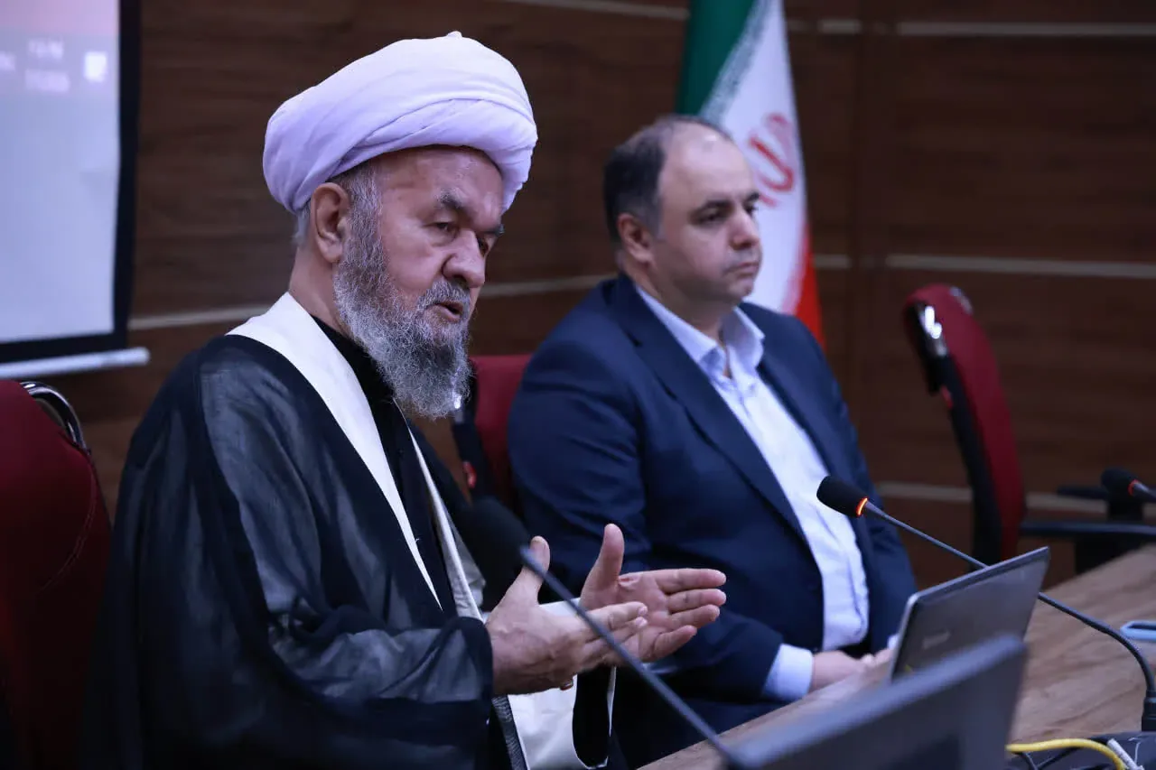 نشست متولیان سلامت قزوین با تأکید بر عدالت در سلامت و خدمت‌رسانی جهادی برگزار شد