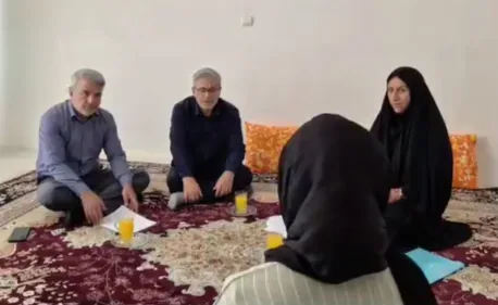 سرکشی از خانواده‌های نیازمند زندانیان قزوین با اهدای ۱۰۰ میلیون ریال کمک نقدی